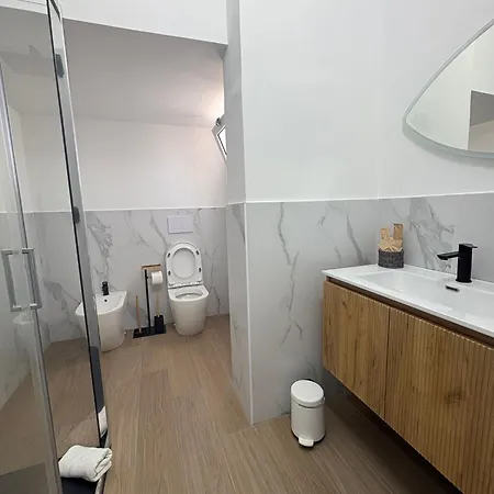 Newhouse Argiro Deluxe 3* 바리